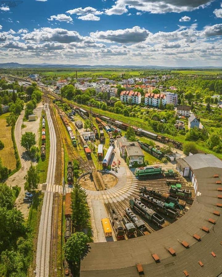 Wagony Sypialne W Muzeum Kolejnictwa Hotel Jaworzyna Slaska Exterior foto